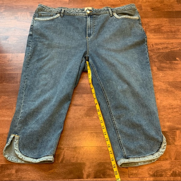 D/C Slim Jean Capri with Tulip Hem - Picture 8 of 8